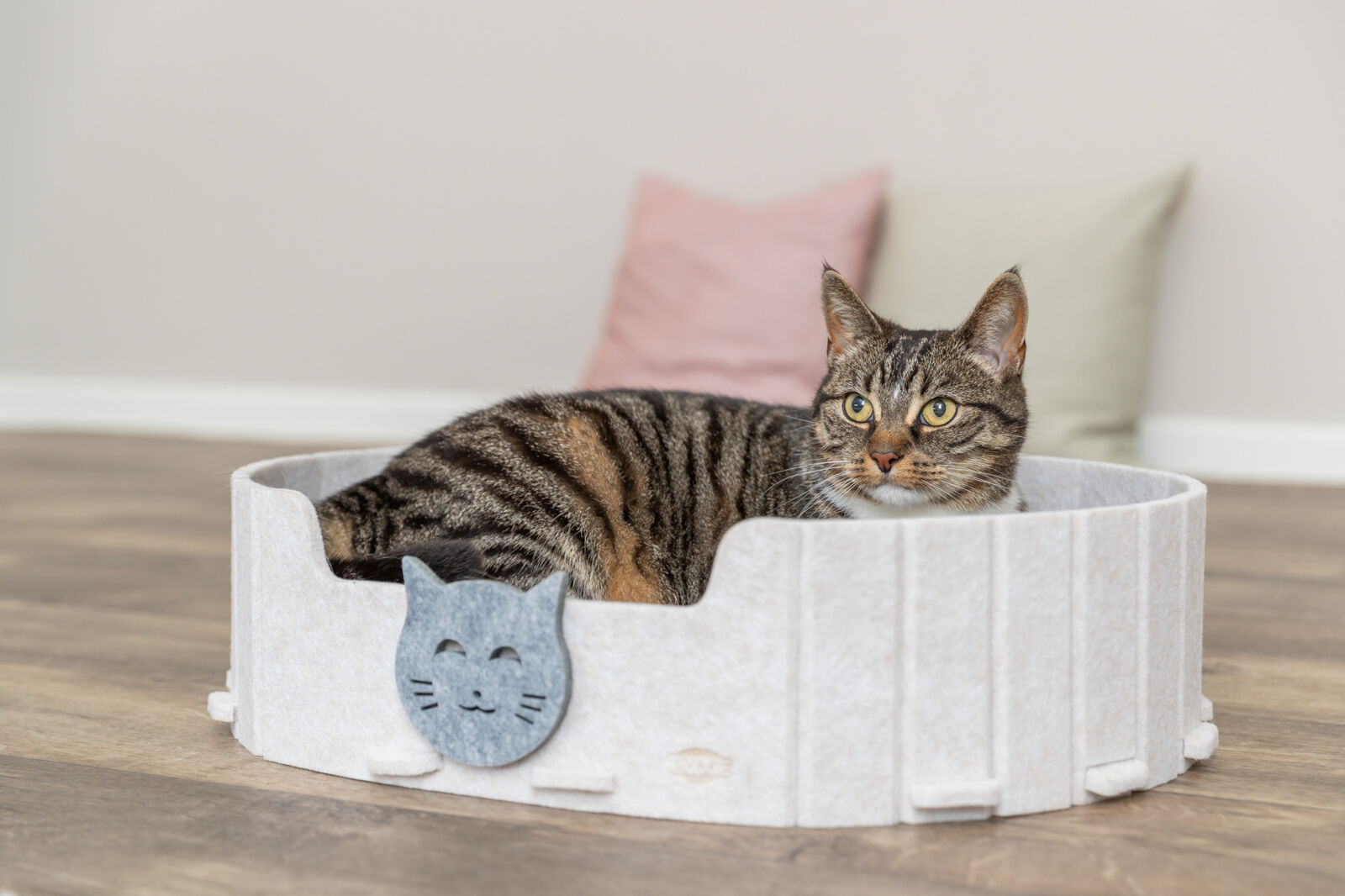 Ase Emelie, vildist, ovaalne, 50 × 42 cm, liivakarva/hall